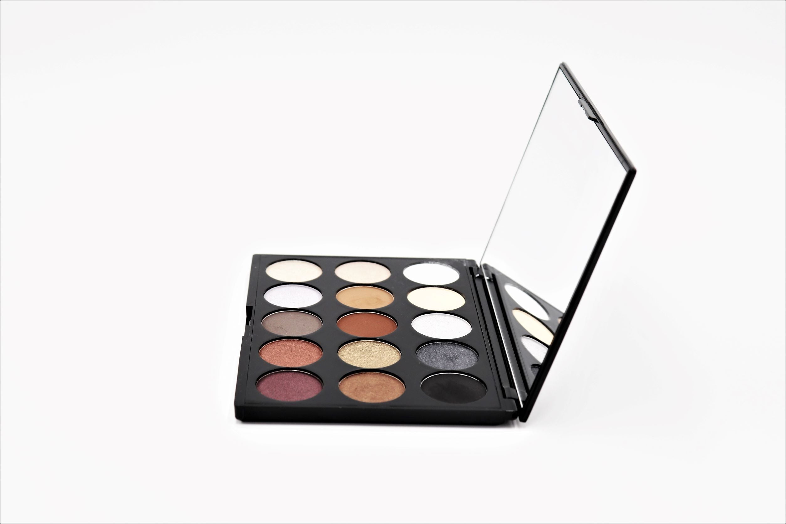 LA TOXICA : 15 SHADE EYESHADOW PALETTE