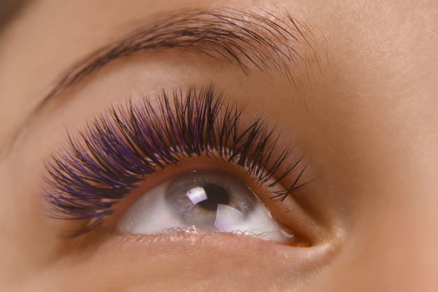 eyelash-extension-procedure-close-up-view-of-beau-2022-02-04-00-00-20-utc.jpg